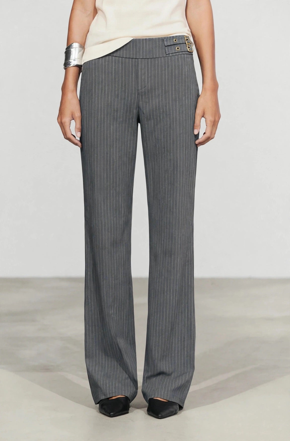 Pantalón sastrero hebillas
