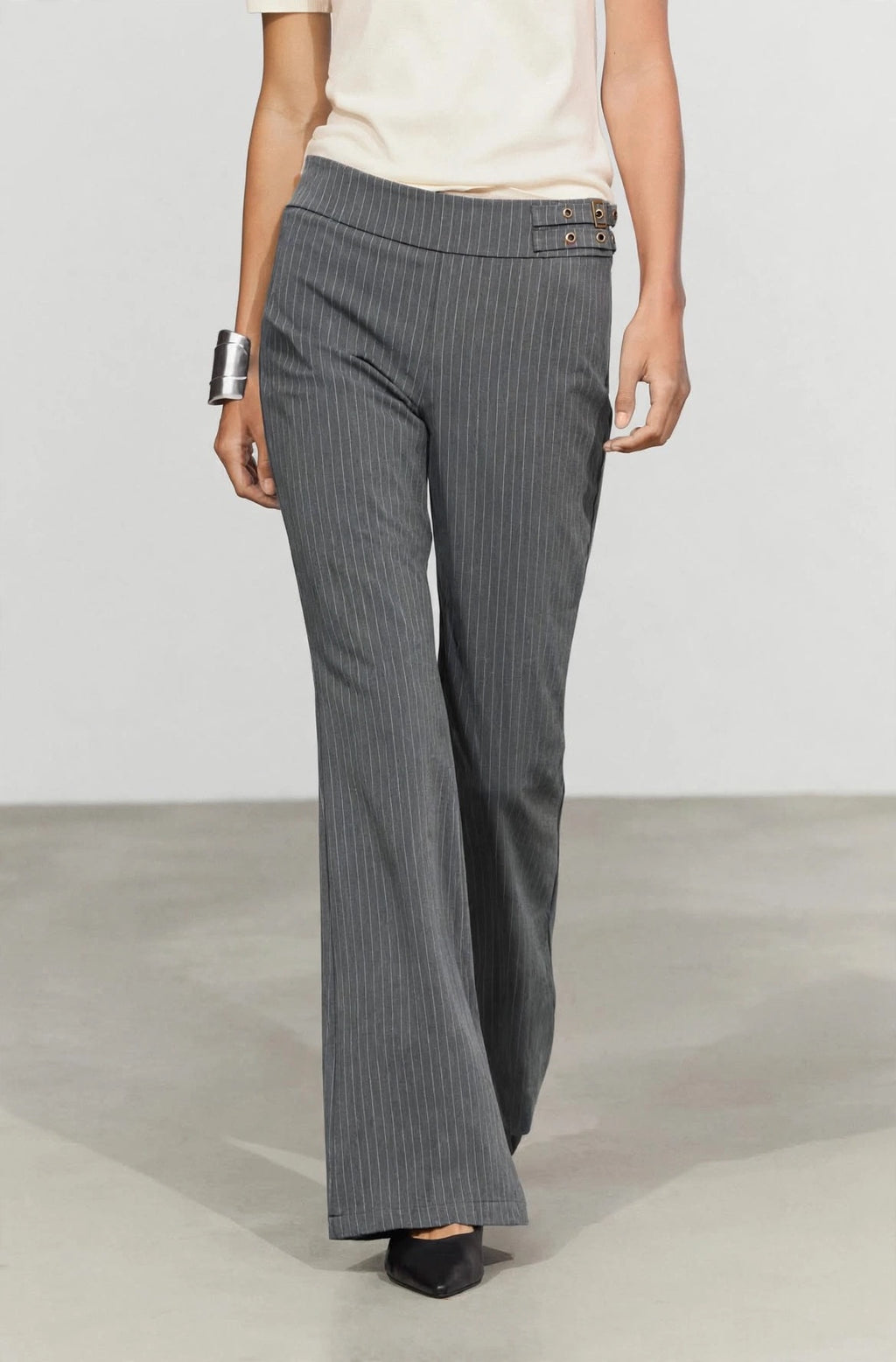 Pantalón sastrero hebillas